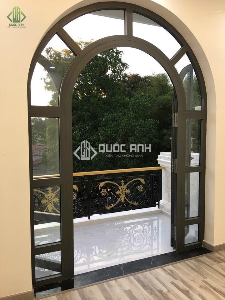 Cửa nhôm Xingfa uốn vòm tạo điểm nhấn cho không gian.