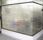 kinh-cuong-luc-mo-quoc-anh-door (1)