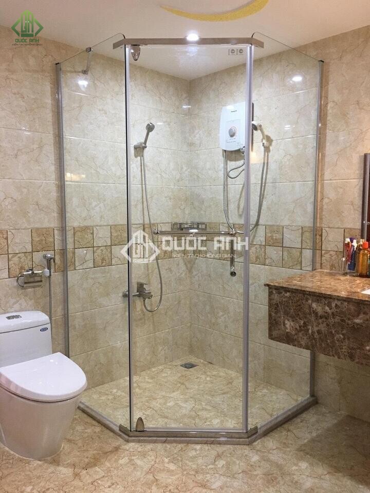 Sử dụng vách tắm kính vát góc cần lưu ý một số vấn đề.