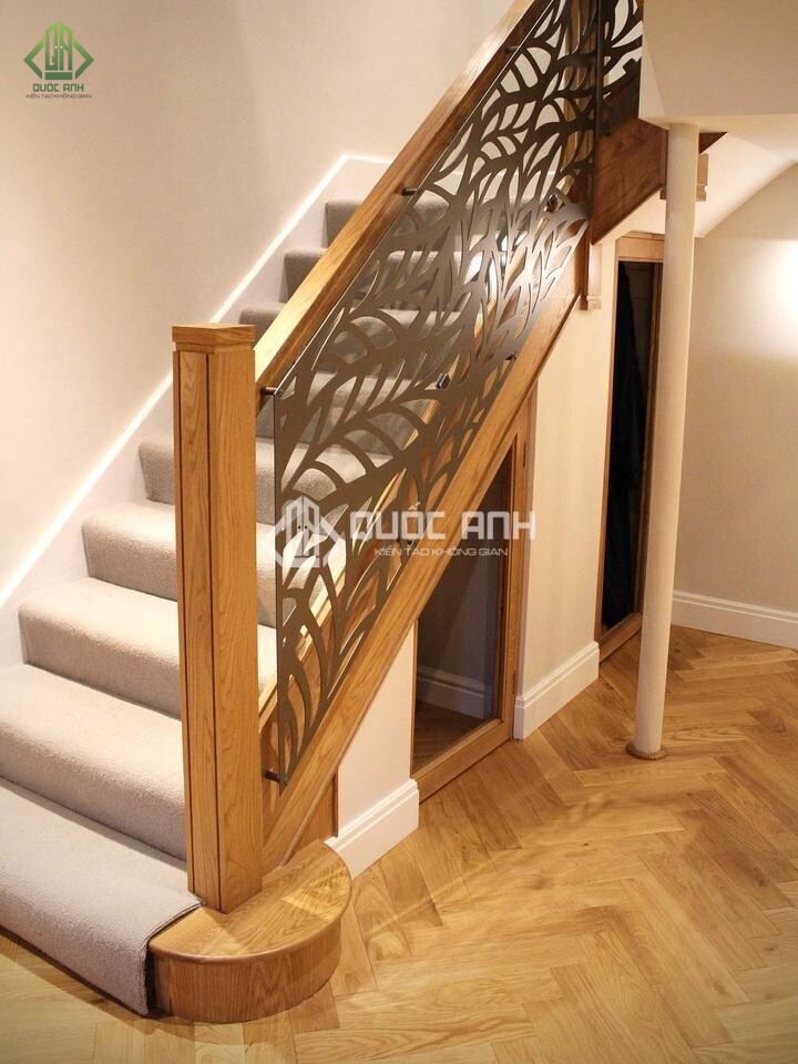 Cầu thang sắt tinh tế bắt mắt.