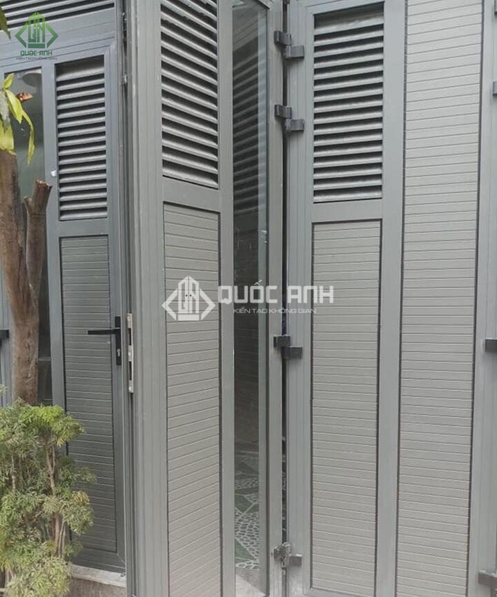 Cửa chớp nhôm cố định một phần. 