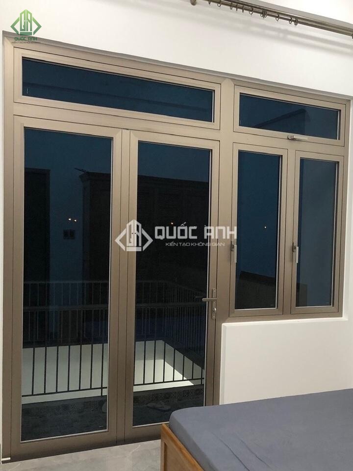 Thiết kế cửa mẹ bồng con giúp lấy ánh sáng cực tốt.