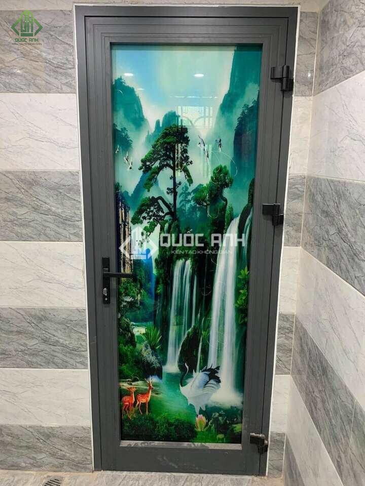 Tranh kính cửa.
