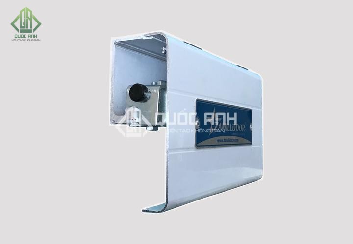 Quốc Anh Door chuyên lắp đặt cửa lùa Zamilldoor, cam kết sử dụng phụ kiện chính hãng. 