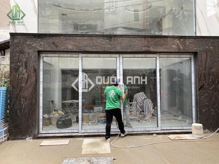 Quốc Anh Door là đơn vị gia công cửa trượt quay hàng đầu hiện nay. 