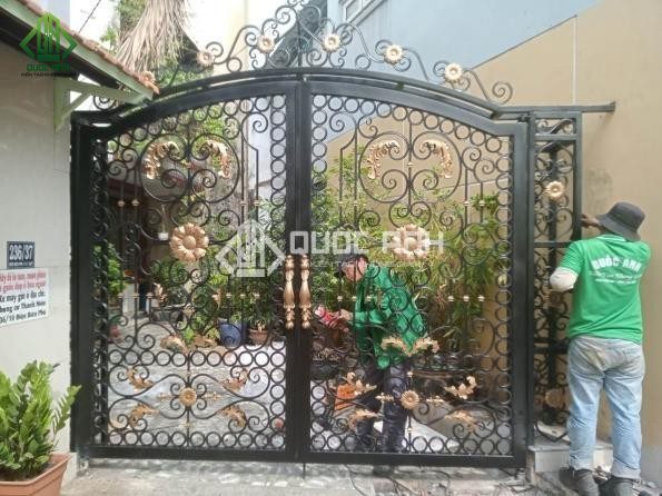 Cổng nhà 2 cánh và cổng 4 cánh nên chọn loại nào?