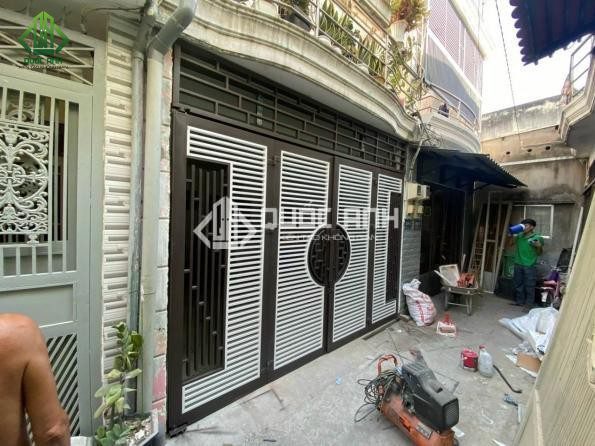 Cổng nhà 2 cánh và cổng 4 cánh nên chọn loại nào?