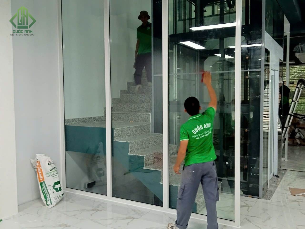 Tìm hiểu mẫu vách ngăn cầu thang đẹp, sang trọng