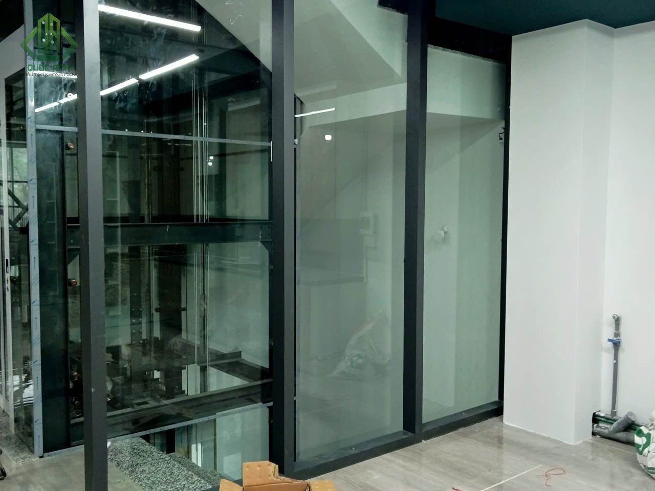 Tìm hiểu mẫu vách ngăn cầu thang đẹp, sang trọng