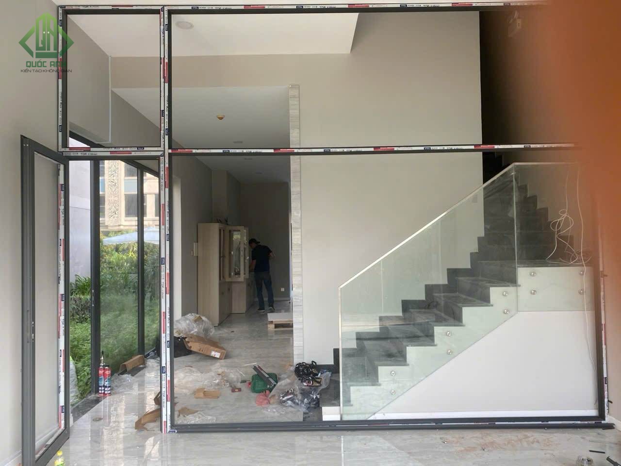 Tìm hiểu mẫu vách ngăn cầu thang đẹp, sang trọng