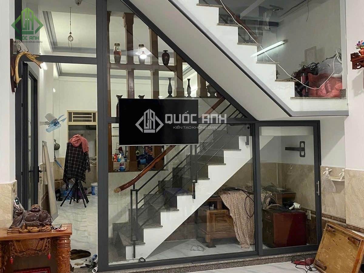 Tìm hiểu mẫu vách ngăn cầu thang đẹp, sang trọng