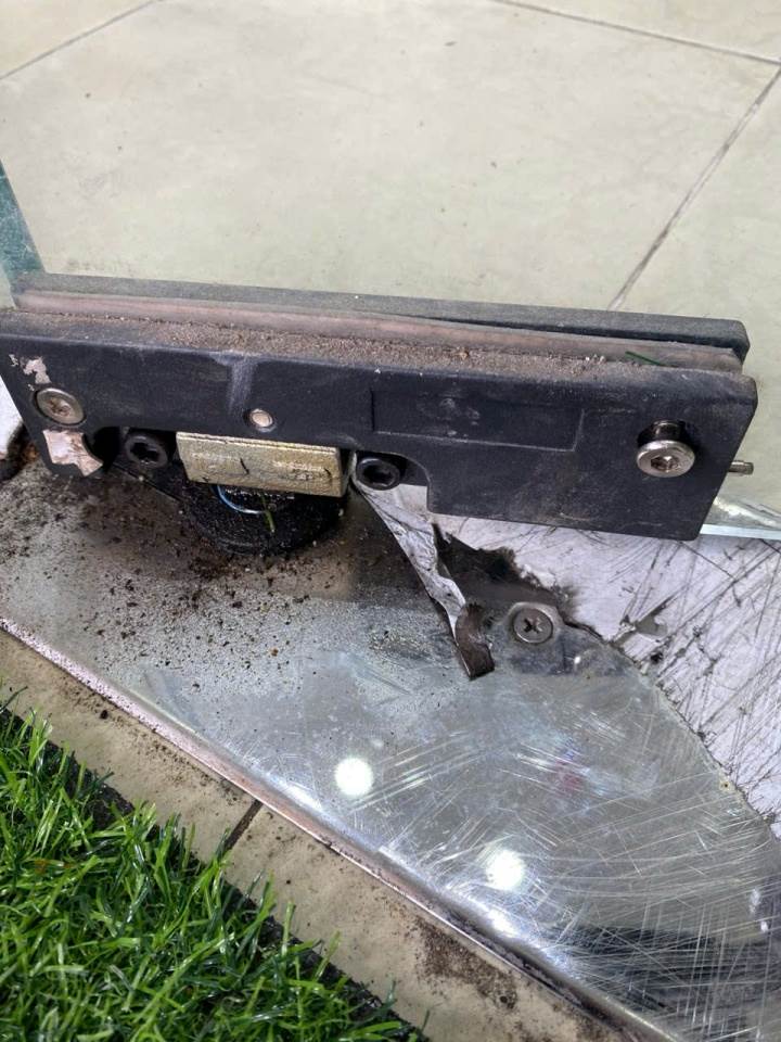 Sửa Cửa Kính Cường Lực